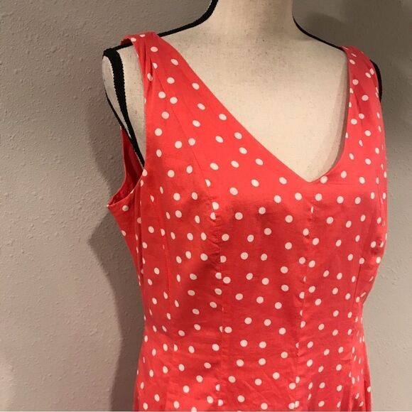 Sleeveless v-neck dot print dress - Picture 9 of 12